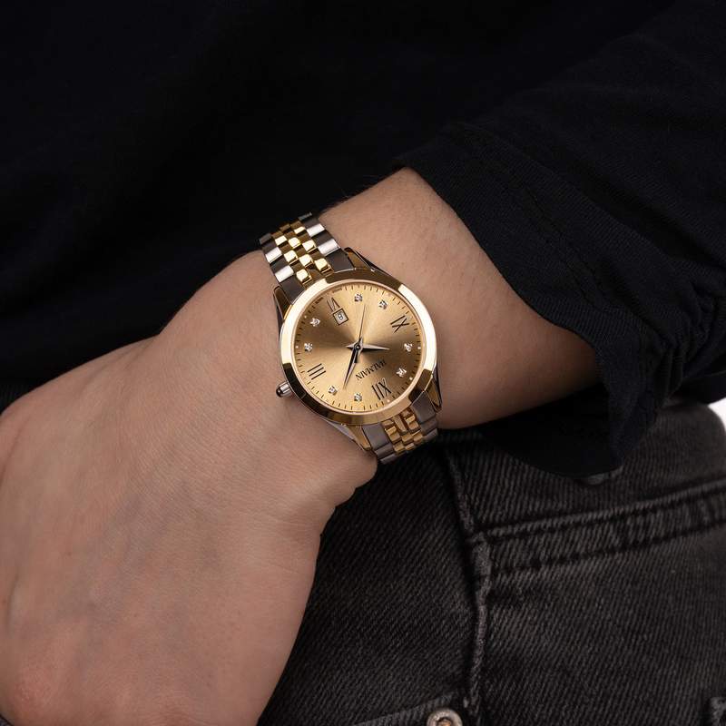 Montre BALMAIN classic R femme bracelet acier inoxydable bicolore jaune - vue porté 1