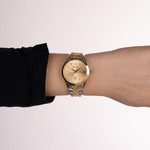 Montre BALMAIN classic R femme bracelet acier inoxydable bicolore jaune - vue porté 2