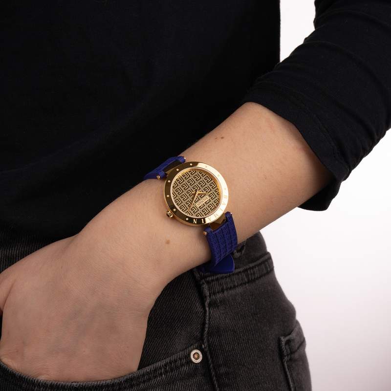 Montre BALMAIN BALMAINIA femme bracelet caoutchouc bleu - vue porté 1