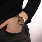 Montre BALMAIN BALMAINIA femme bracelet acier inoxydable bicolore jaune - vue porté 1