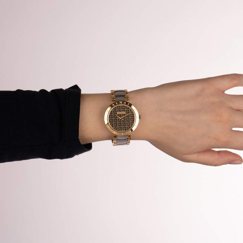 Montre BALMAIN BALMAINIA femme bracelet acier inoxydable bicolore jaune - vue porté 2