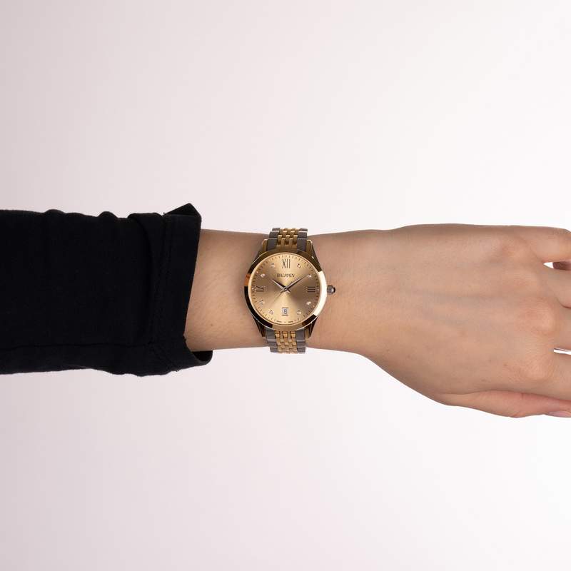 Montre BALMAIN classic R femme bracelet acier inoxydable bicolore jaune - vue porté 2
