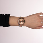 Montre BALMAIN classic R femme bracelet acier inoxydable bicolore rose - vue porté 2