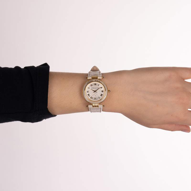 Montre BALMAIN haute elegance femme bracelet cuir vernis beige - vue porté 2