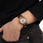 Montre BALMAIN haute elegance femme bracelet cuir vernis marron chocolat - vue porté 1