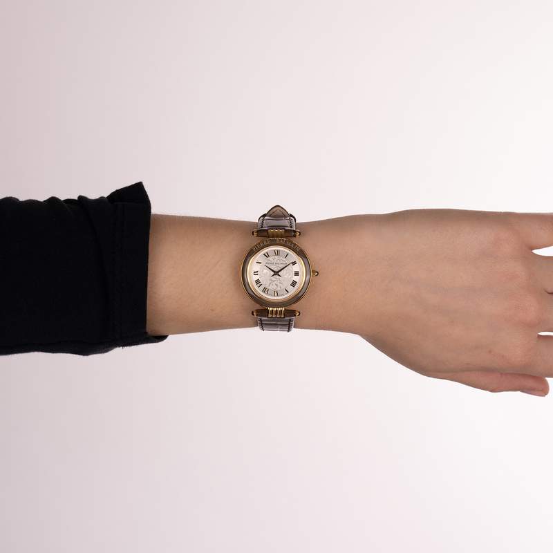 Montre BALMAIN haute elegance femme bracelet cuir vernis marron chocolat - vue porté 2