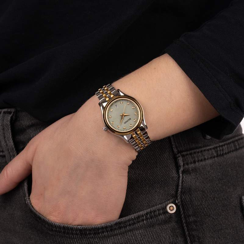 Montre BALMAIN beleganza femme bracelet acier inoxydable bicolore jaune - vue porté 1