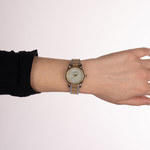 Montre BALMAIN beleganza femme bracelet acier inoxydable bicolore jaune - vue porté 2