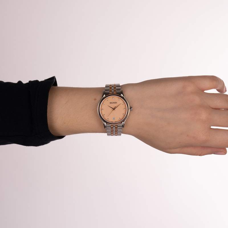 Montre BALMAIN beleganza femme cadran nacre bracelet acier inoxydable bicolore rose - vue porté 2