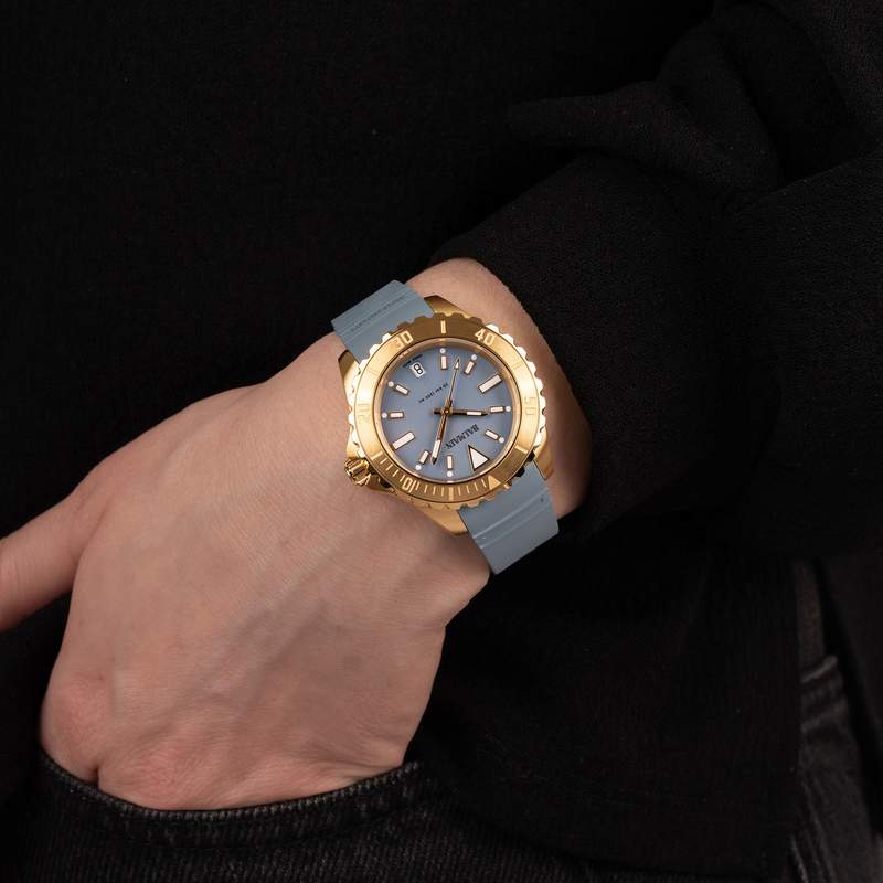 Montre BALMAIN ophrys femme bracelet caoutchouc bleu - vue porté 1