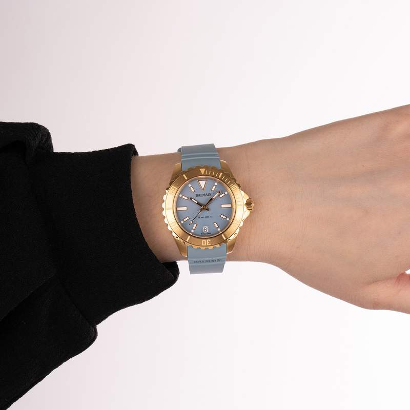 Montre BALMAIN ophrys femme bracelet caoutchouc bleu - vue porté 2