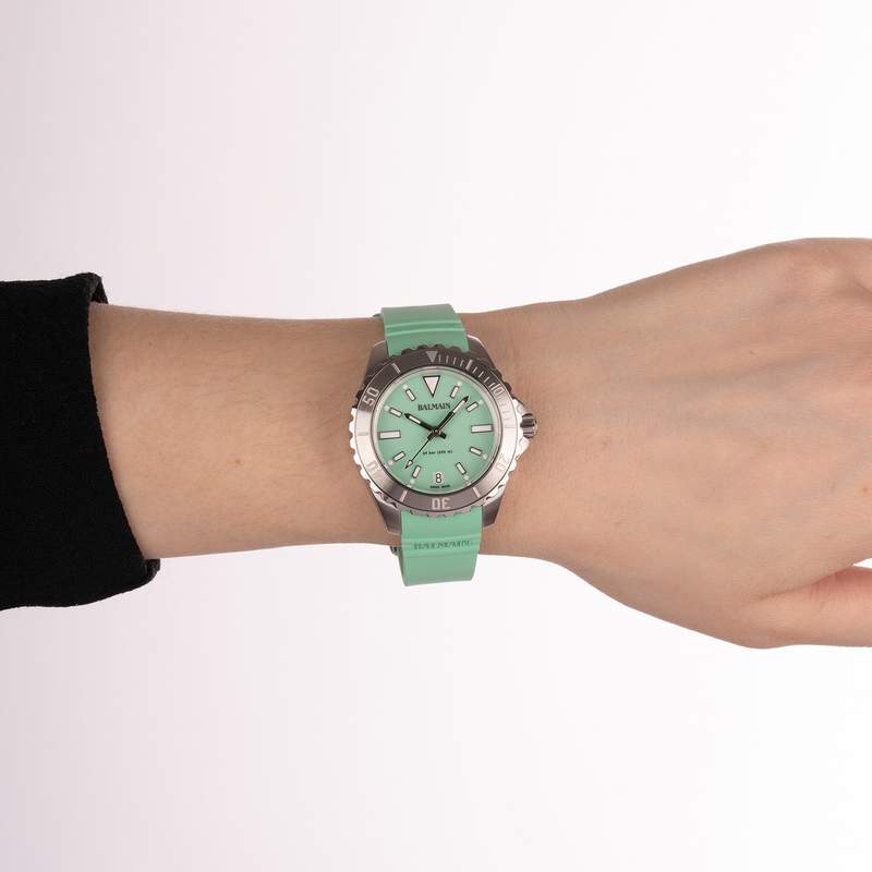 Montre BALMAIN ophrys femme bracelet caoutchouc vert - vue porté 2