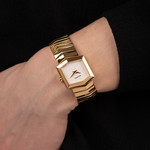 Montre BALMAIN taffetas femme bracelet pvd doré - vue porté 1