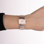 Montre BALMAIN taffetas femme bracelet acier inoxydable bicolore rose - vue porté 2