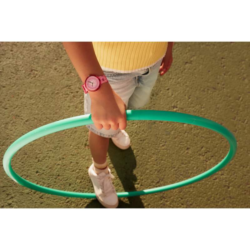 Montre FLIK FLAK let's get artsy enfant cadran rose bracelet pet recycle rose - vue porté 2