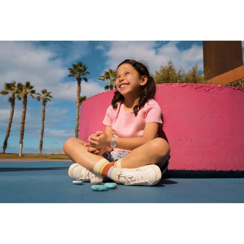 Montre FLIK FLAK let's get artsy enfant cadran blanc bracelet pet recycle rose - vue porté 1