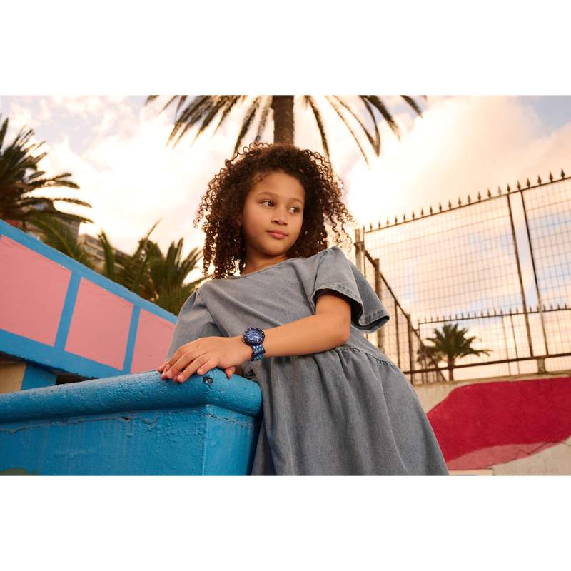 Montre FLIK FLAK let's get artsy enfant cadran bleu bracelet pet recycle bleu - vue porté 2