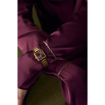 Montre CLUSE Gracieuse Petite femme cadran rouge bracelet acier doré - vue porté 2