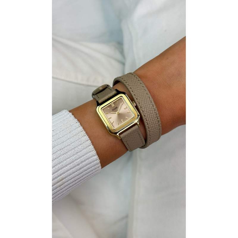Montre CLUSE Gracieuse Petite femme cadran beige bracelet cuir beige - vue porté 1