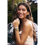 Montre CLUSE Gracieuse Petite femme cadran bleu bracelet acier doré - vue porté 2