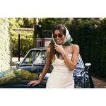 Montre CLUSE Gracieuse Petite femme cadran bleu bracelet acier doré - vue porté 4