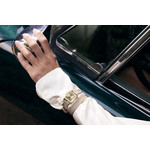 Montre CLUSE Gracieuse Petite femme cadran blanc bracelet acier bicolore - vue porté 2