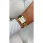 Montre CLUSE Gracieuse Petite femme cadran blanc bracelet acier doré - vue porté 1