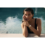 Montre CLUSE Gracieuse Petite femme cadran blanc bracelet acier doré - vue porté 2