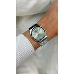 Montre CLUSE Retro 70's femme cadran vert bracelet acier - vue porté 1