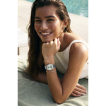 Montre CLUSE Retro 70's femme cadran vert bracelet acier - vue porté 2