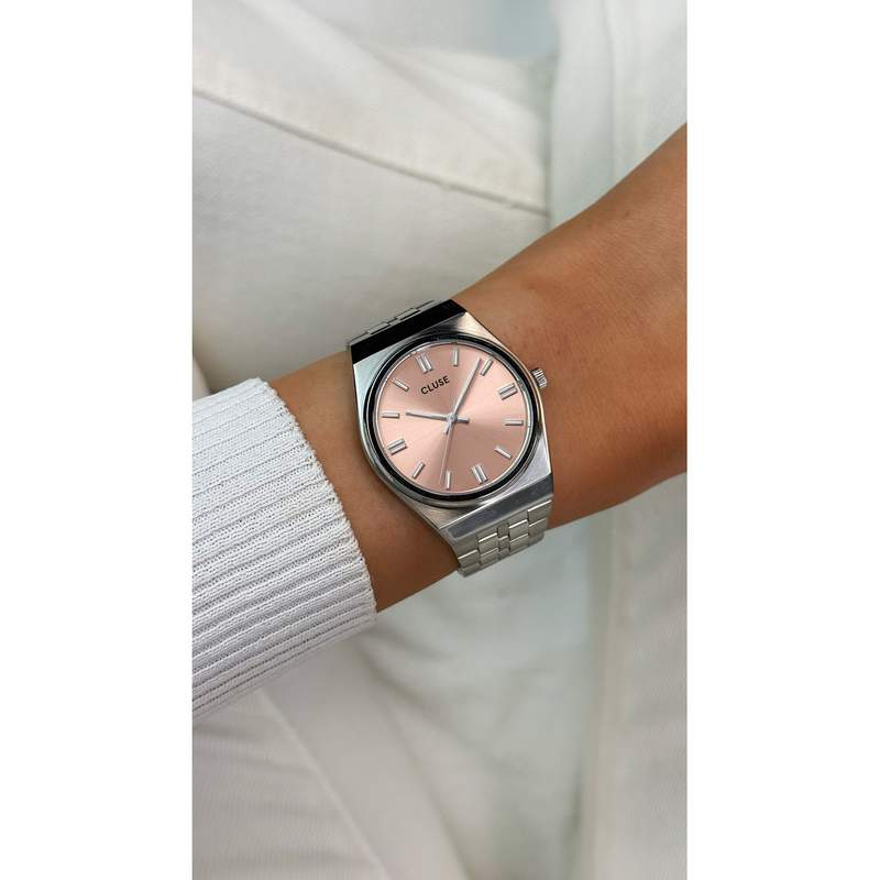 Montre CLUSE Retro 70's femme cadran rose bracelet acier - vue porté 1