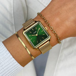 Montre CLUSE La Tétragone femme cadran vert bracelet acier doré - vue porté 1