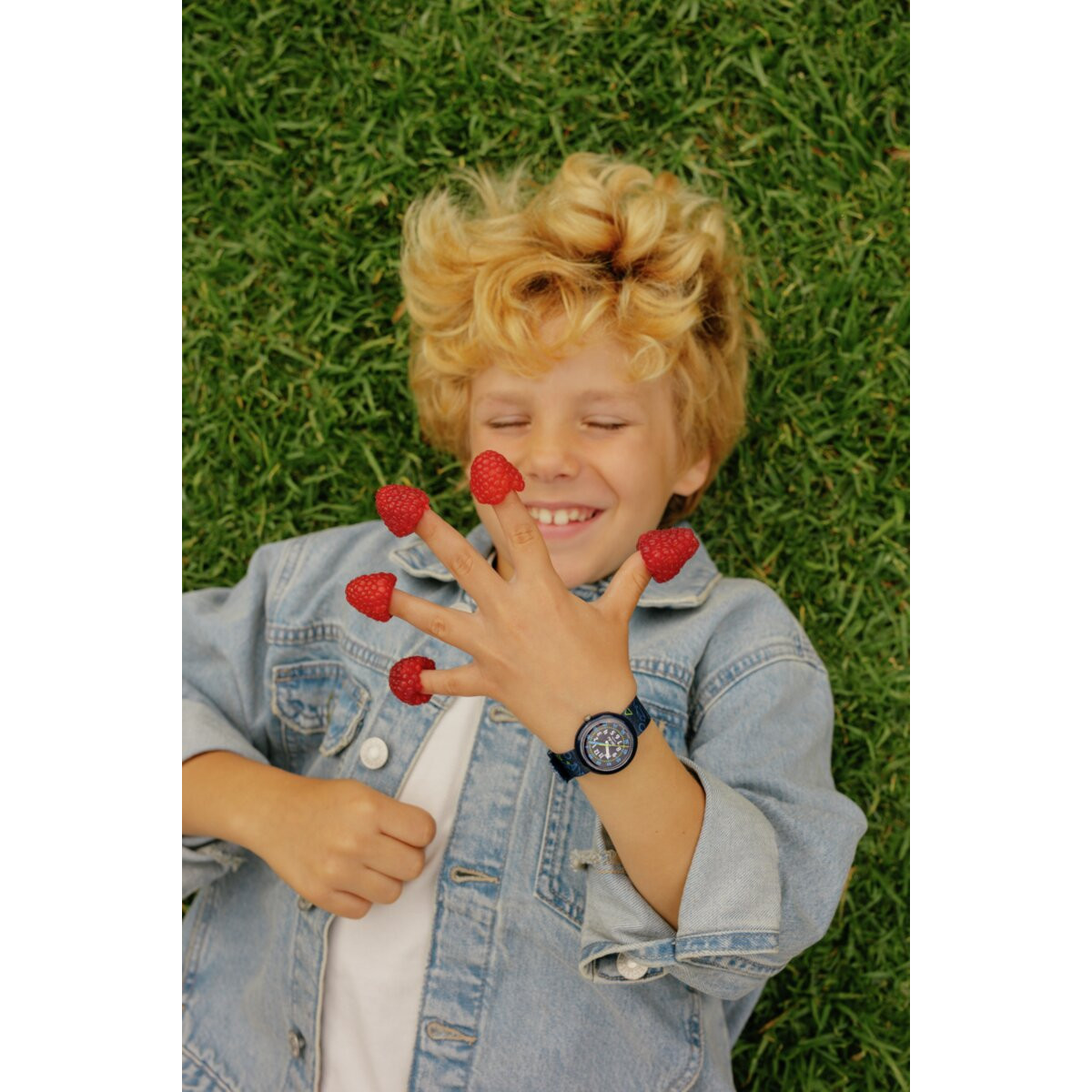 Montre FLIK FLAK x Monbento enfant cadran bleu bracelet pet recycle bleu - vue porté 2