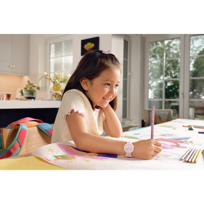 Montre FLIK FLAK Classroom Creations enfant cadran bleu bracelet pet recycle rose - vue porté 1