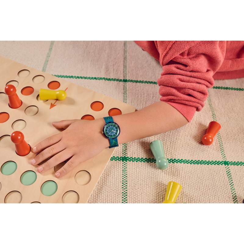 Montre FLIK FLAK Classroom Creations enfant cadran bleu bracelet pet recycle bleu - vue porté 2