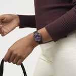 Montre SWATCH essentials mixte bracelet plastique marron - vue porté 1