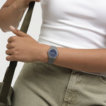 Montre SWATCH essentials mixte bracelet plastique gris - vue porté 1