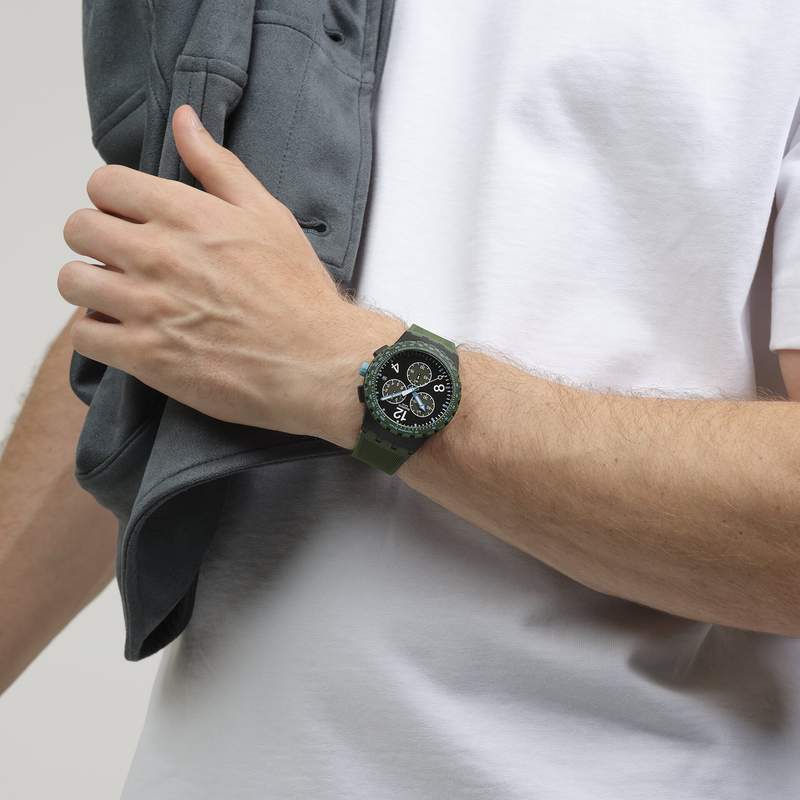 Montre SWATCH essentials mixte bracelet plastique vert - vue porté 2