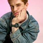 Montre SWATCH essentials mixte bracelet plastique vert - vue porté 3