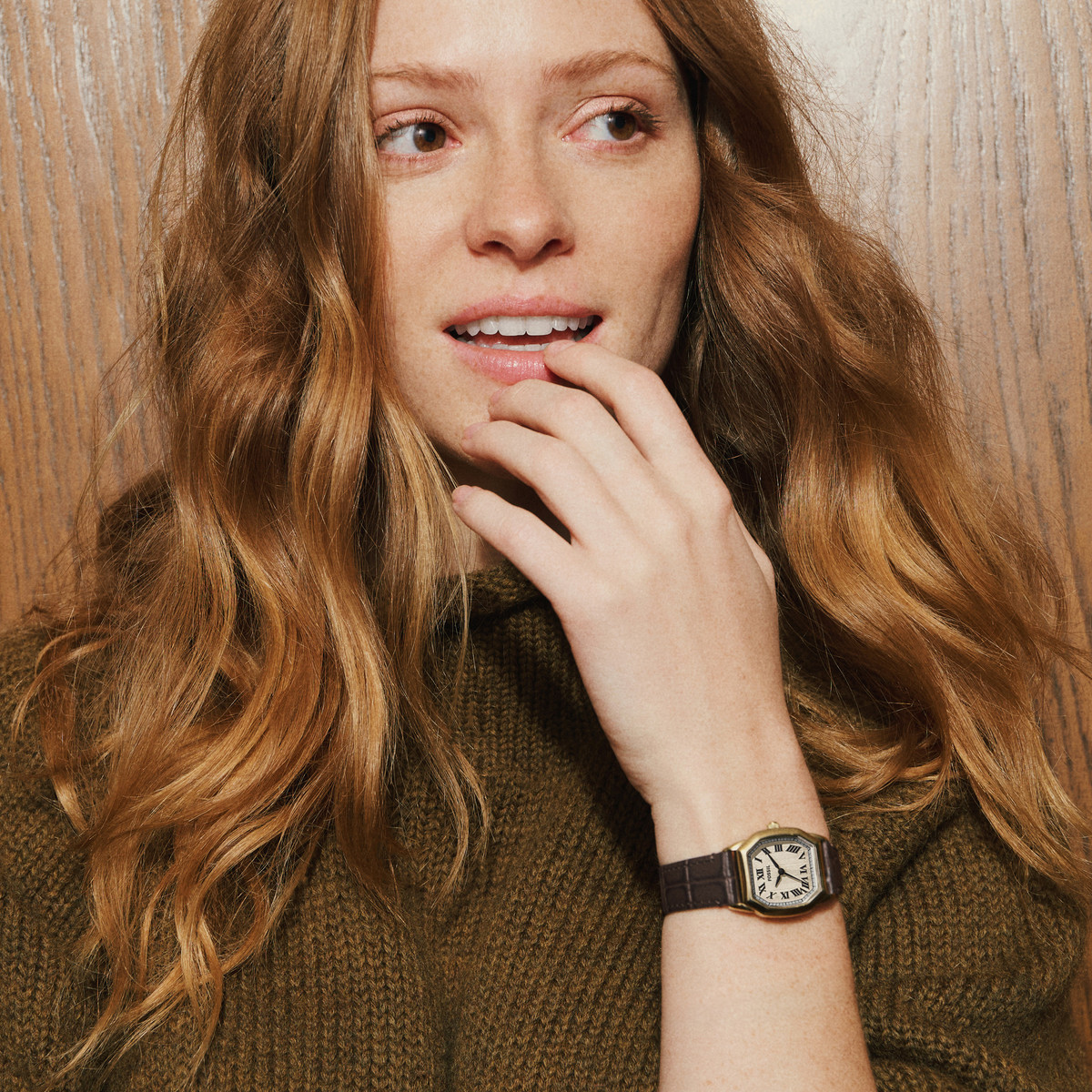 Montre FOSSIL harlow femme bracelet cuir marron - vue porté 3