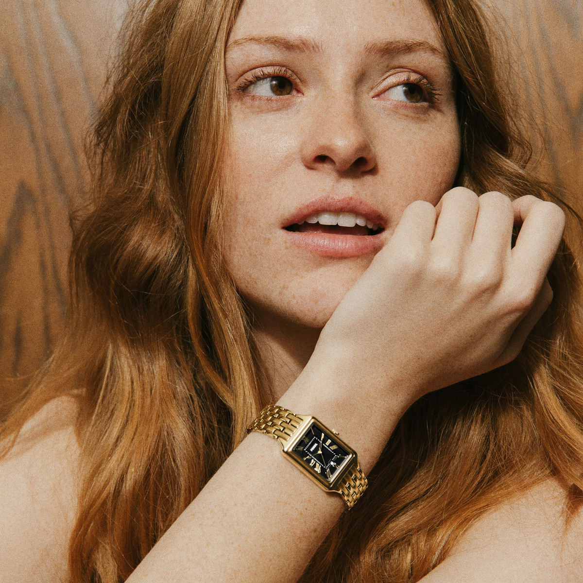 Montre FOSSIL raquel femme bracelet acier inoxydable doré - vue porté 3