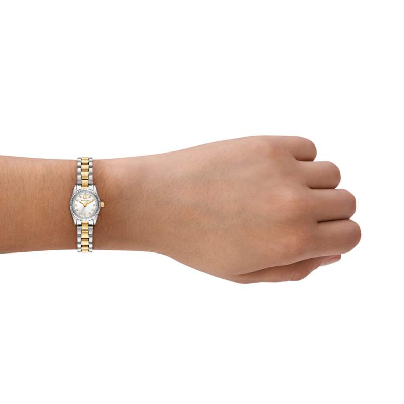 Montre MICHAEL KORS micro lexington femme bracelet acier inoxydable bicolore - vue porté 2