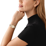 Montre MICHAEL KORS petite lexington femme bracelet acier inoxydable bicolore - vue porté 1