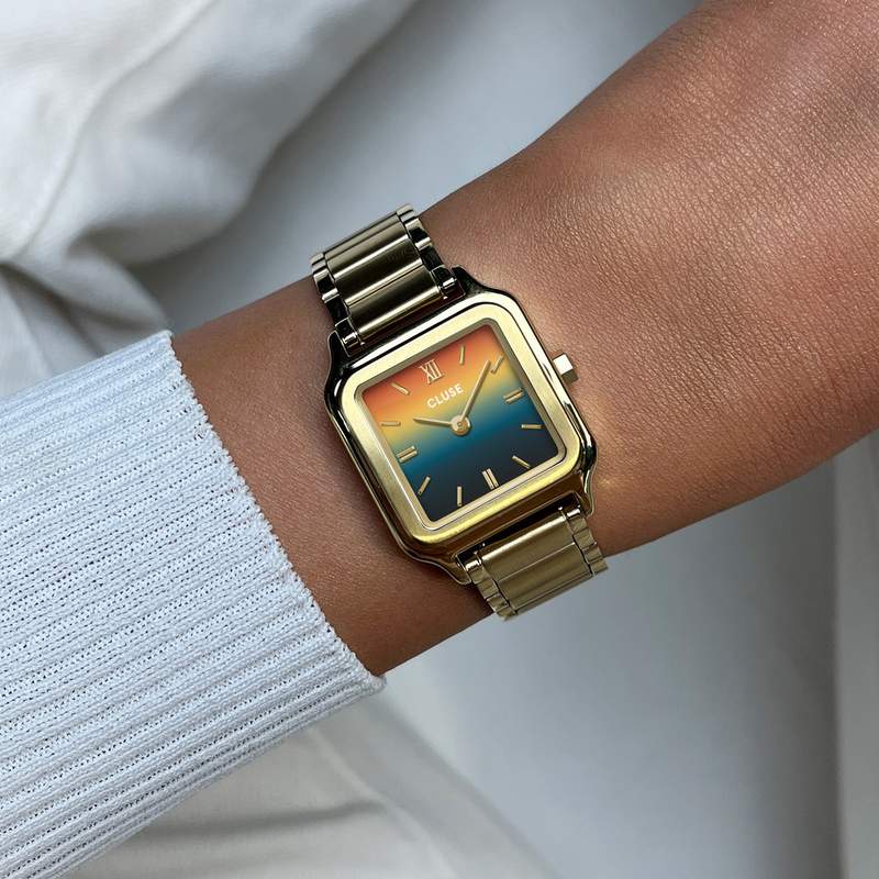 Montre CLUSE GRACIEUSE PETITE Femme cadran multicolore bracelet acier inoxydable doré - vue porté 1