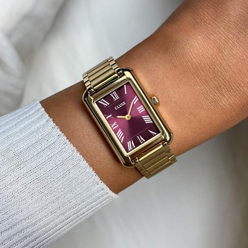 Montre CLUSE BELISENNA Femme cadran rouge bracelet acier inoxydable doré - vue porté 1