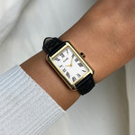 Montre CLUSE BELISENNA Femme cadran blanc bracelet cuir noir - vue porté 1