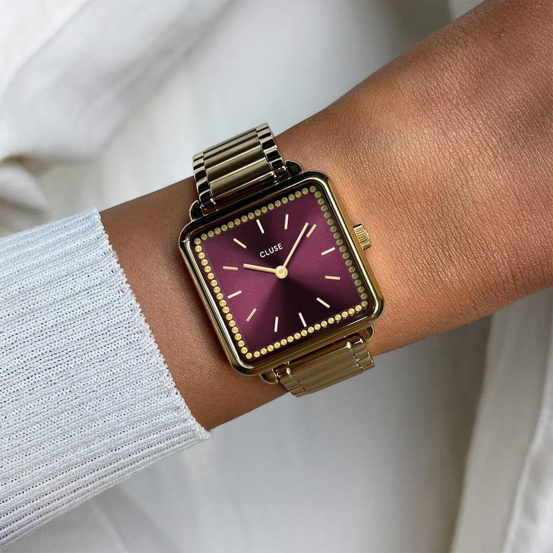 Montre CLUSE LA TETRAGONE Femme cadran rouge bracelet acier inoxydable doré - vue porté 1