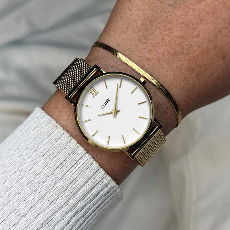 Montre CLUSE BLACK FRIDAY Femme cadran blanc bracelet acier inoxydable doré - vue porté 1