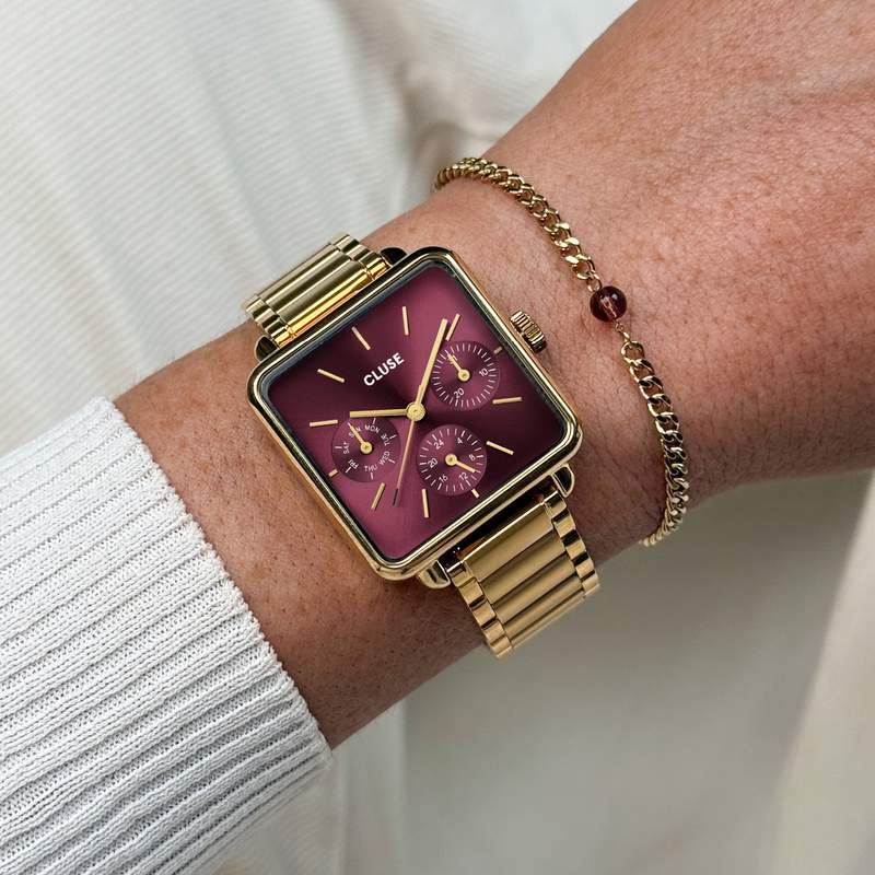 Montre CLUSE FESTIVE 25 Femme cadran rouge bracelet acier inoxydable doré - vue porté 1