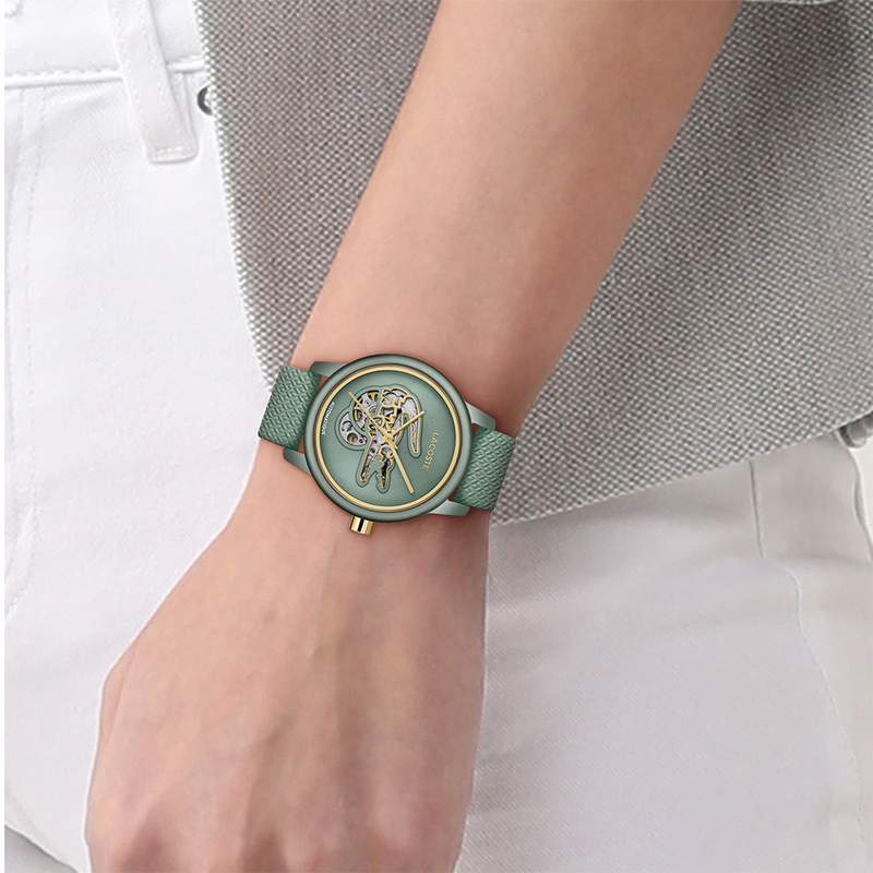 Montre LACOSTE.12.12 automatique femme automatique, bracelet cuir vert - vue porté 1